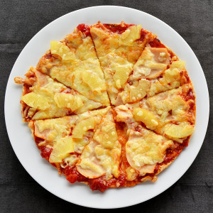 Hawaiian chicken pizza